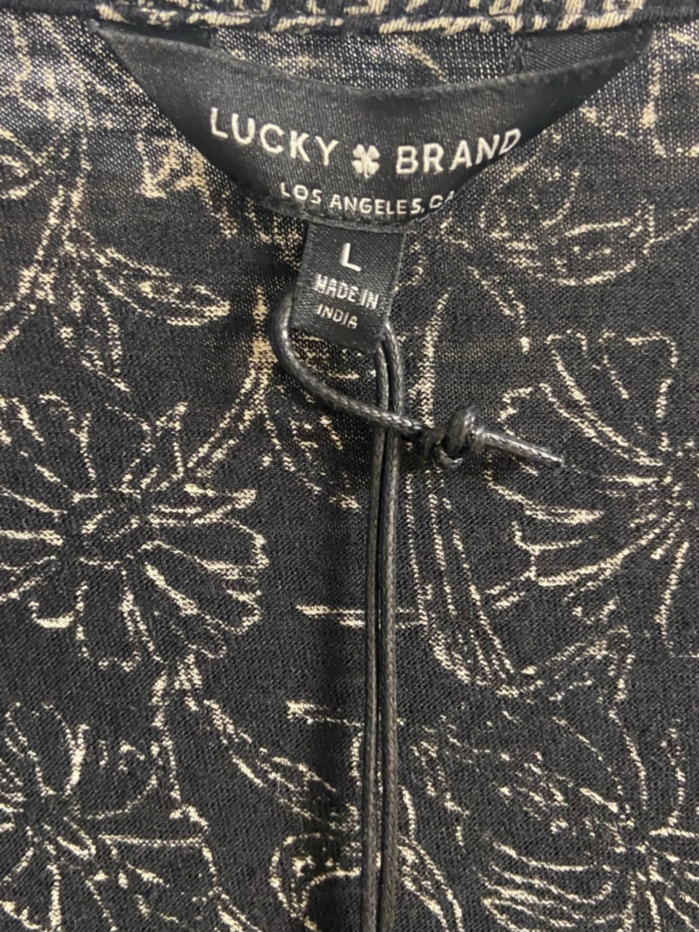 Lucky Brand black white floral v neck blouse Large NWT - Picture 6 of 8